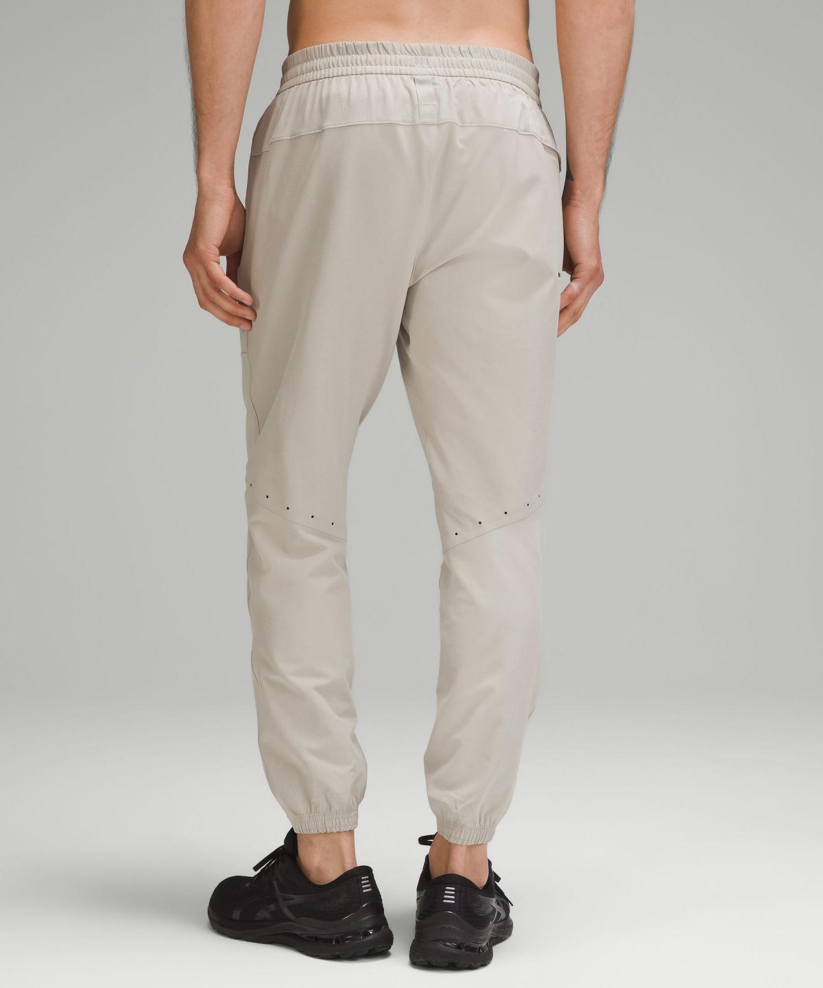 Beige Men Lululemon License to Train Joggers | AU_LuLu51030