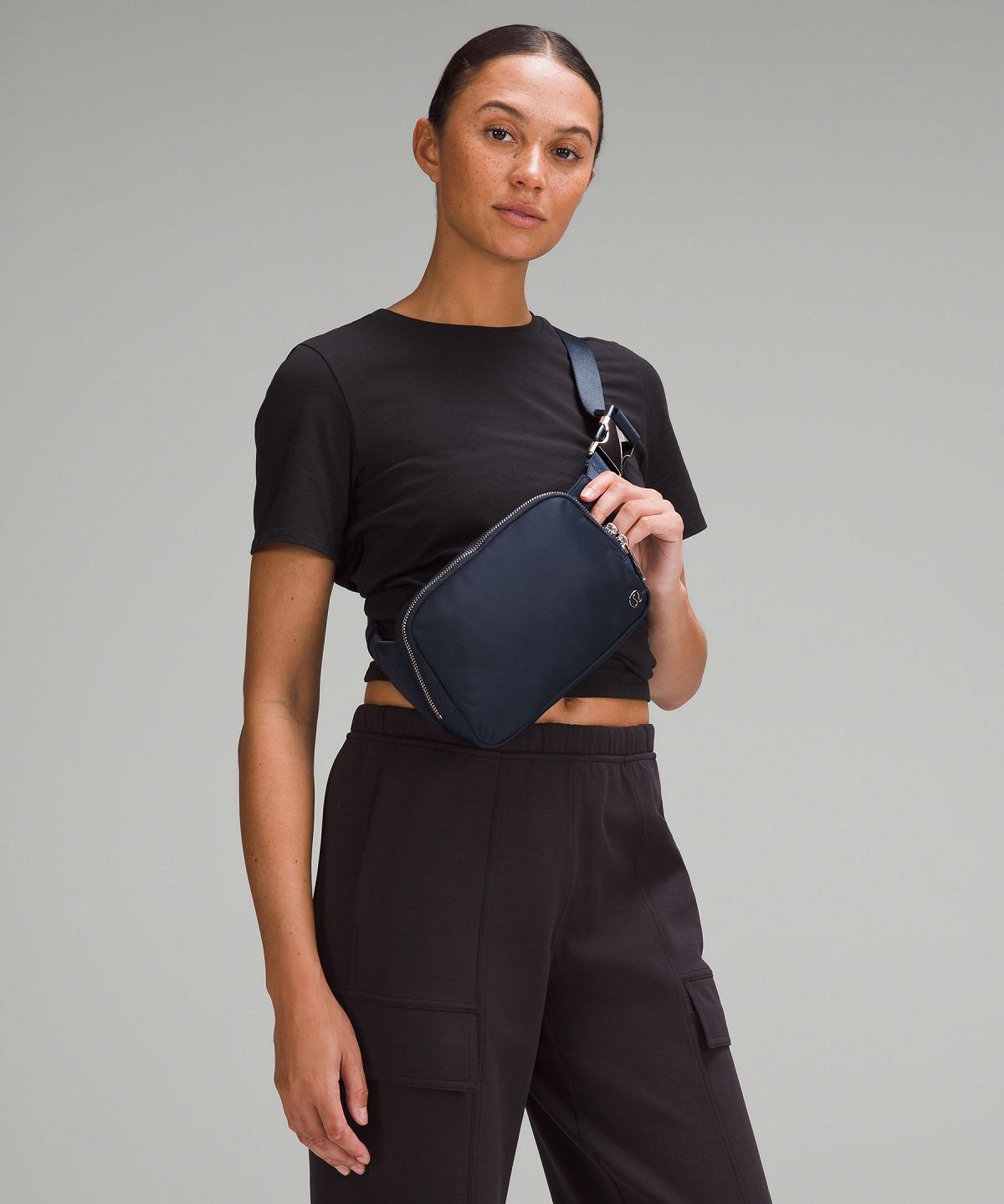 Navy Bag Lululemon Everywhere Large 2L Belt Bags | AU_LuLu56146